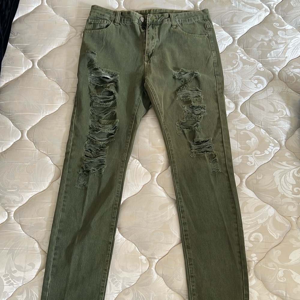 SHEIN Men Ripped Frayed Jeans